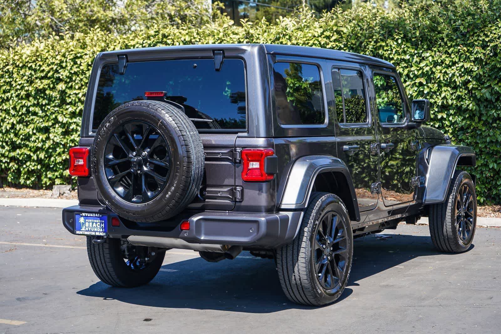 Used 2025 Jeep Wrangler Unlimited Sahara w/ Safety Group AWD/4WD image 6