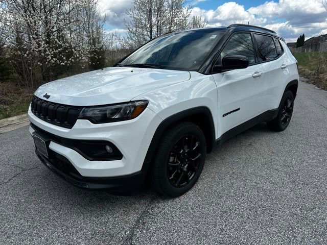 Used 2022 Jeep Compass Latitude w/ Convenience Group FWD image 1