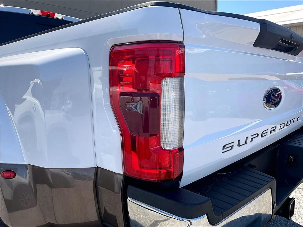Used 2017 Ford F350 Lariat w/ Lariat Ultimate Package AWD/4WD image 34