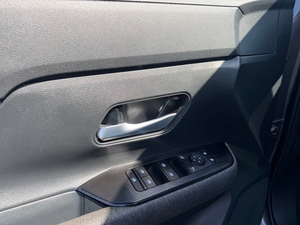 Used 2025 Nissan Kicks SV FWD image 23