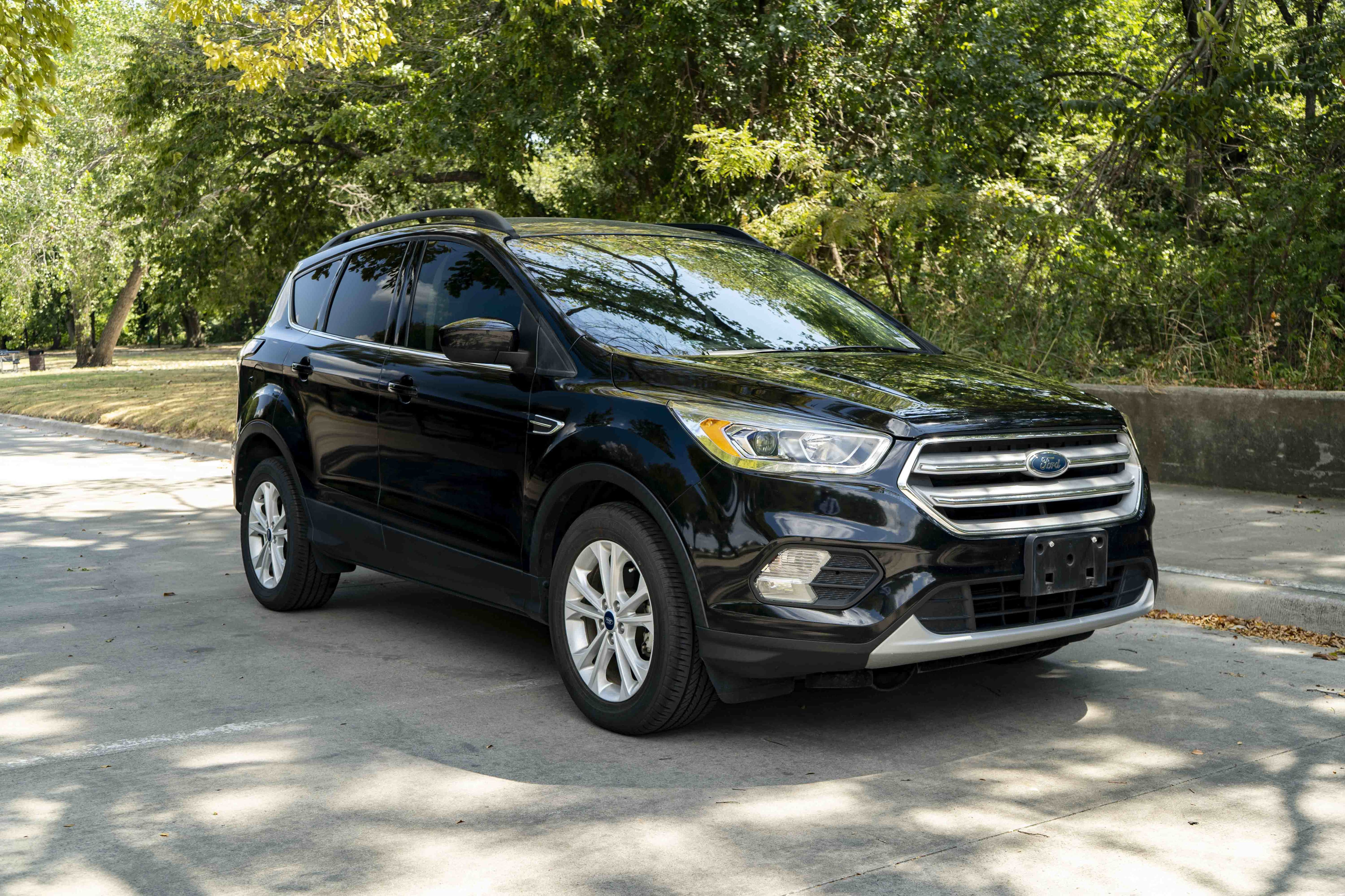 Used 2018 Ford Escape SEL FWD image 2