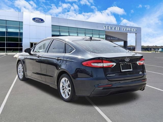 Used 2020 Ford Fusion SE image 2