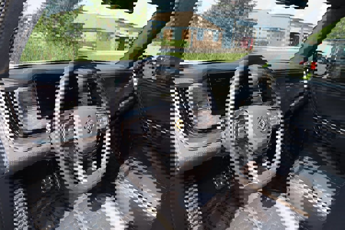 Used 2022 Rivian R1T Adventure image 32