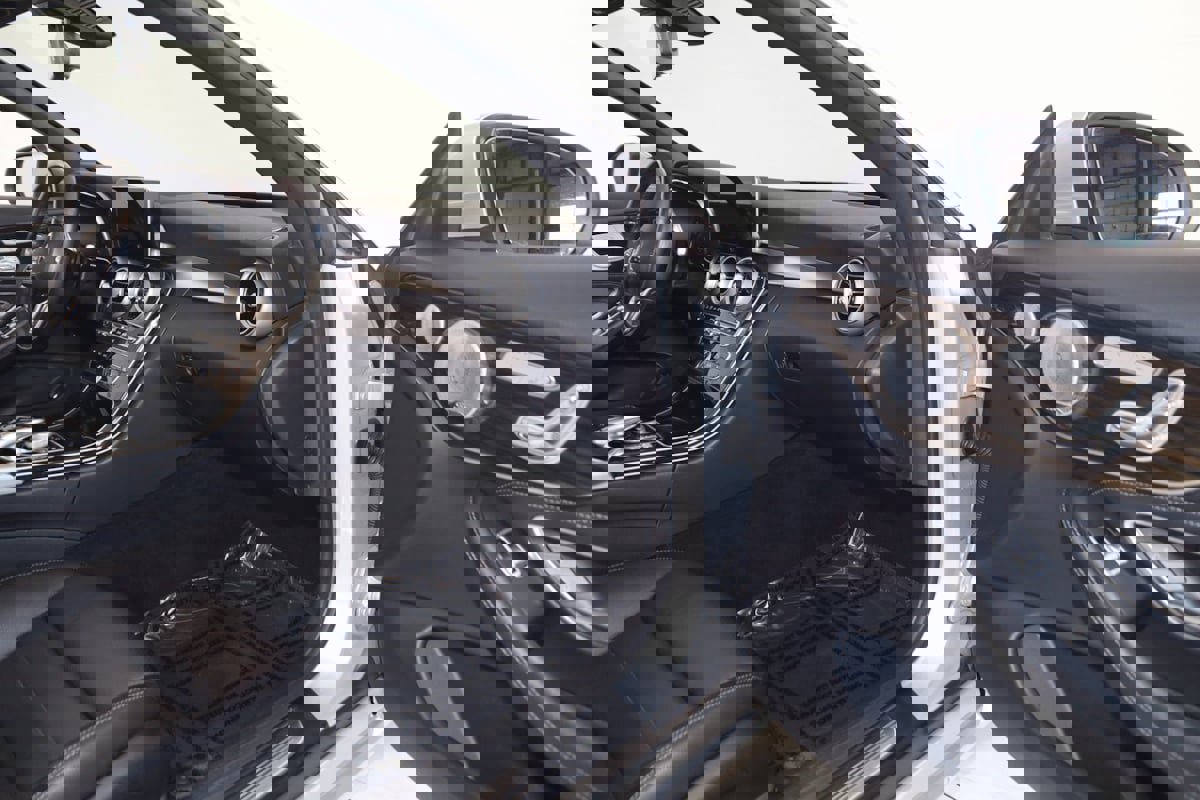 Used 2021 Mercedes-Benz C 300 4MATIC Cabriolet image 62