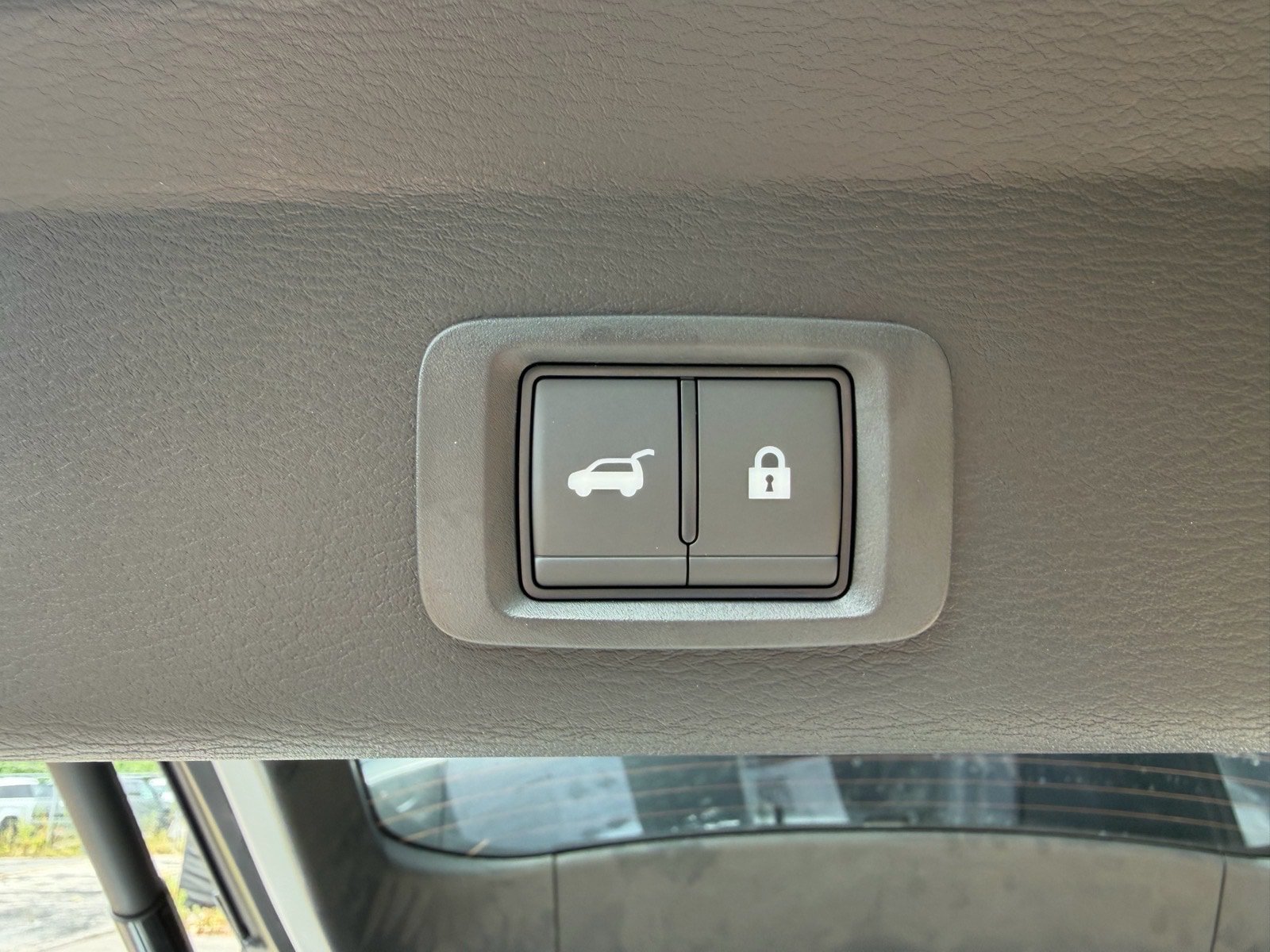 New 2026 Mitsubishi Outlander AWD image 17