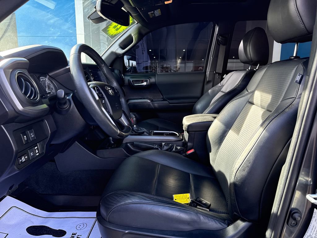 Used 2022 Toyota Tacoma TRD Sport image 11