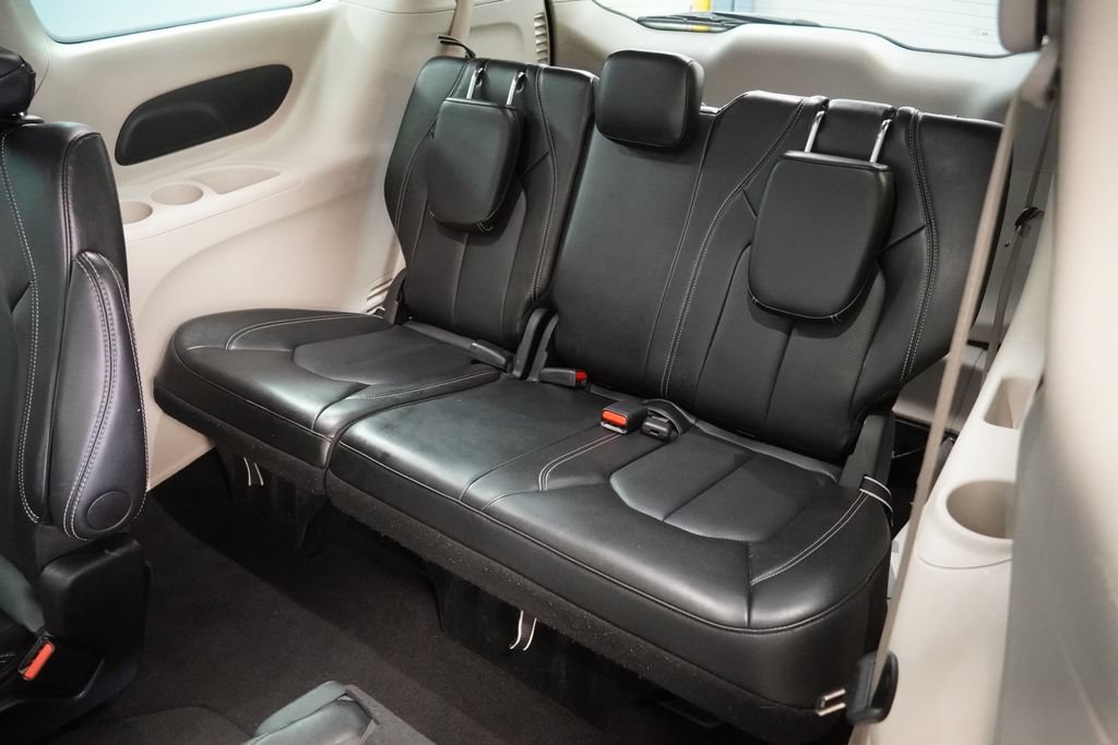 Used 2024 Chrysler Pacifica Touring-L FWD image 20