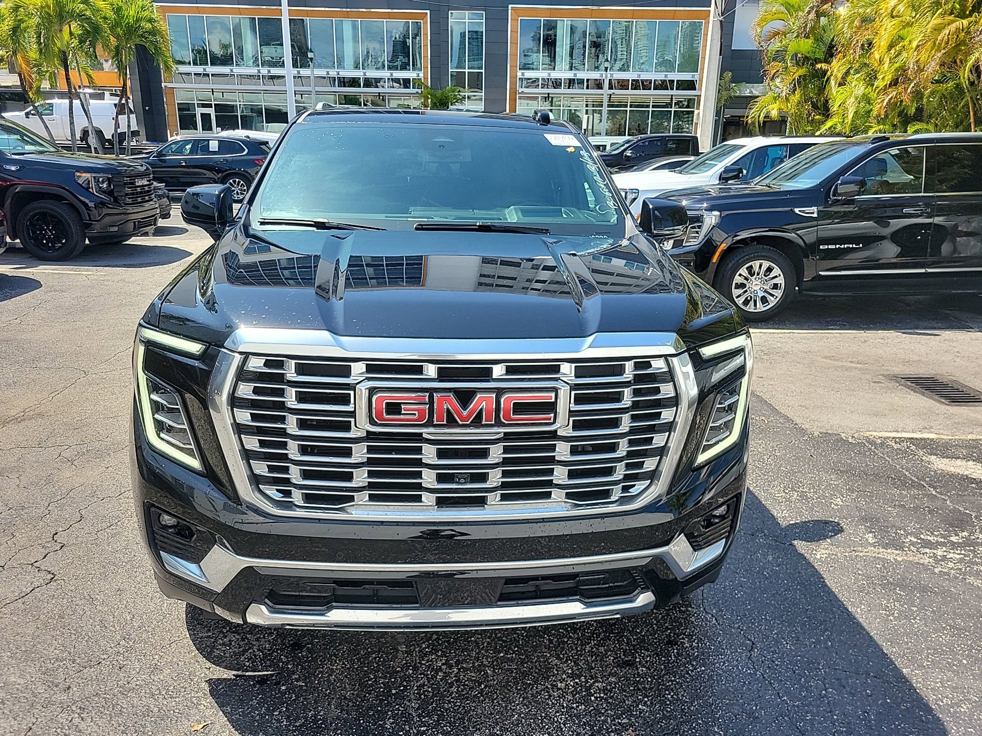 Used 2025 GMC Yukon XL Denali image 4