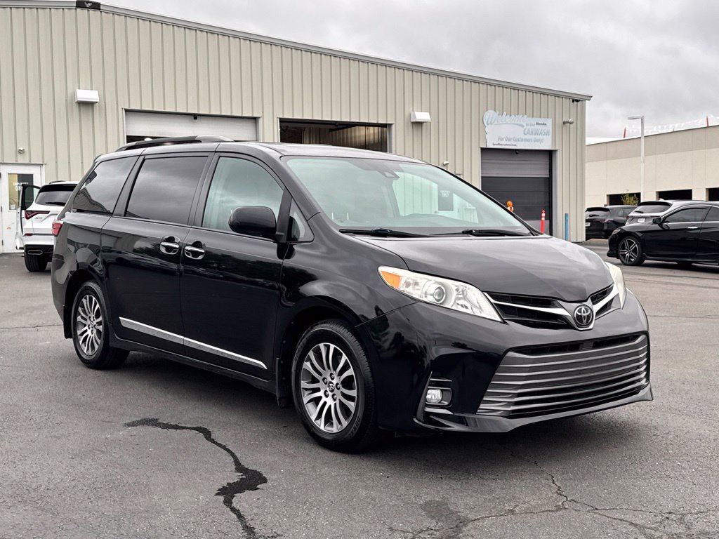Used 2019 Toyota Sienna XLE w/ XLE Navigation Package