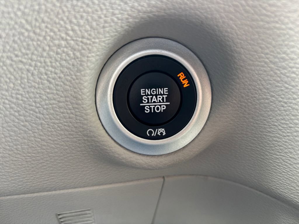 Used 2024 Chrysler Pacifica Touring-L FWD image 19