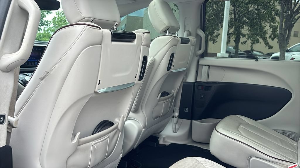Used 2017 Chrysler Pacifica Limited FWD image 28