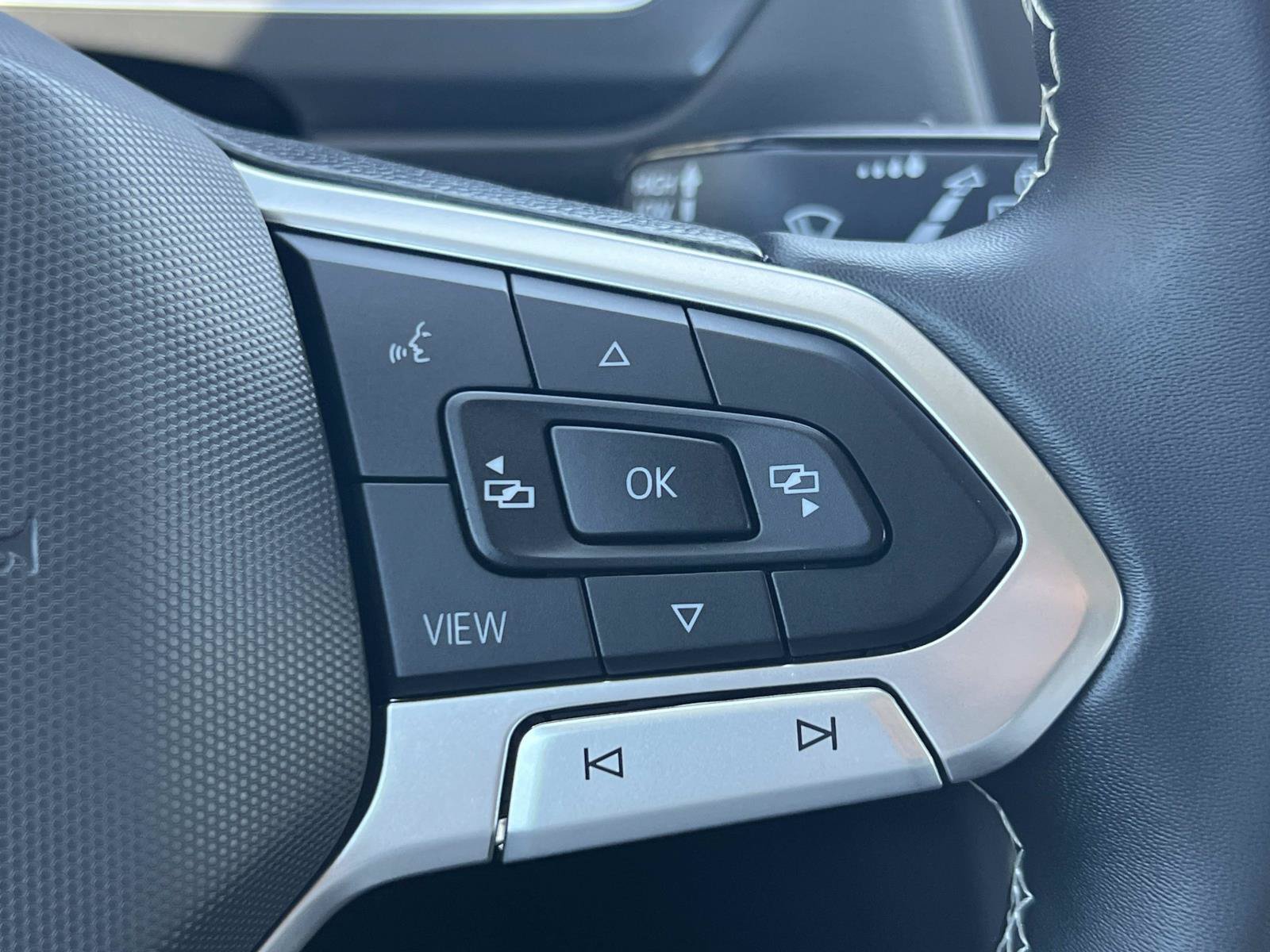 Certified 2023 Volkswagen Tiguan SE FWD image 10