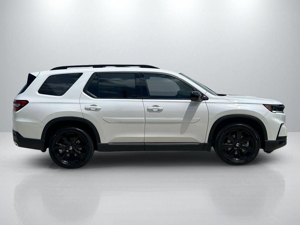 Used 2025 Honda Pilot Black Edition image 4