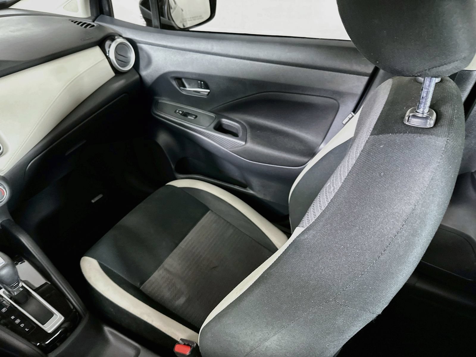 Used 2021 Nissan Versa SV FWD image 21