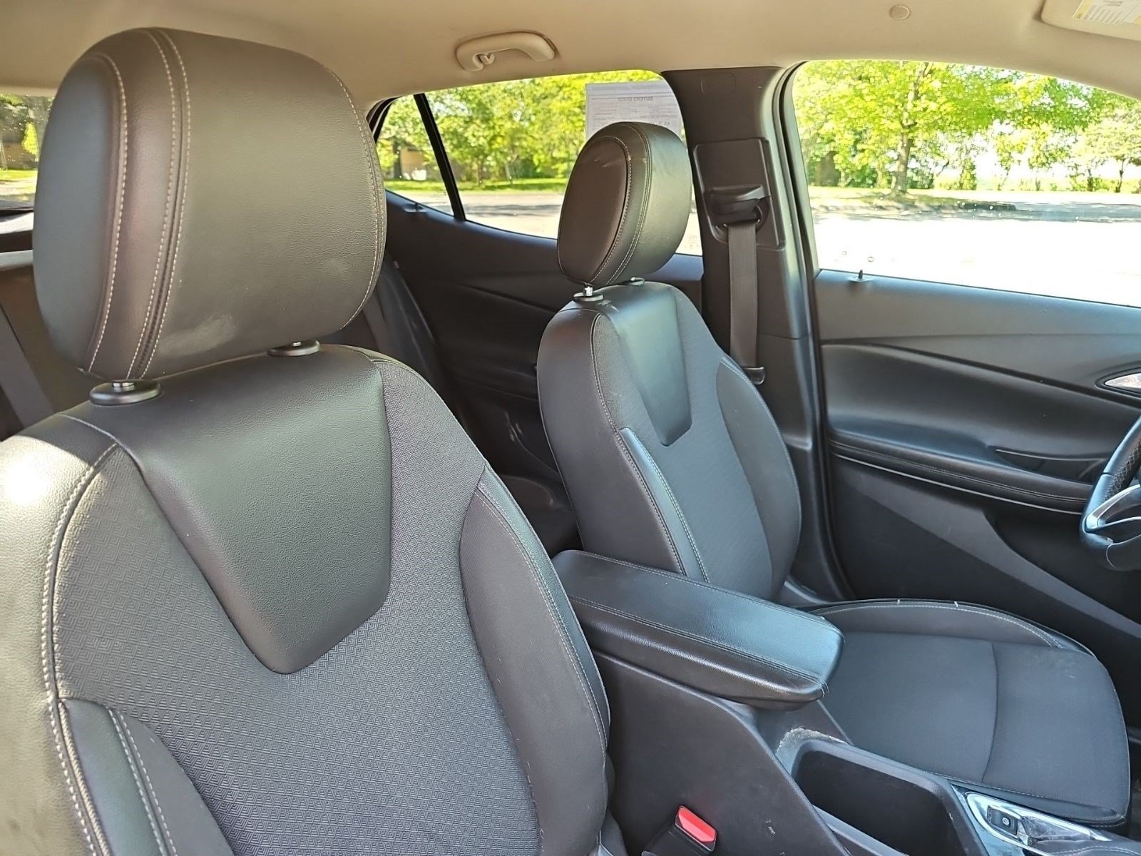 Used 2021 Buick Encore GX Preferred w/ Cold Weather Comfort Package FWD image 12
