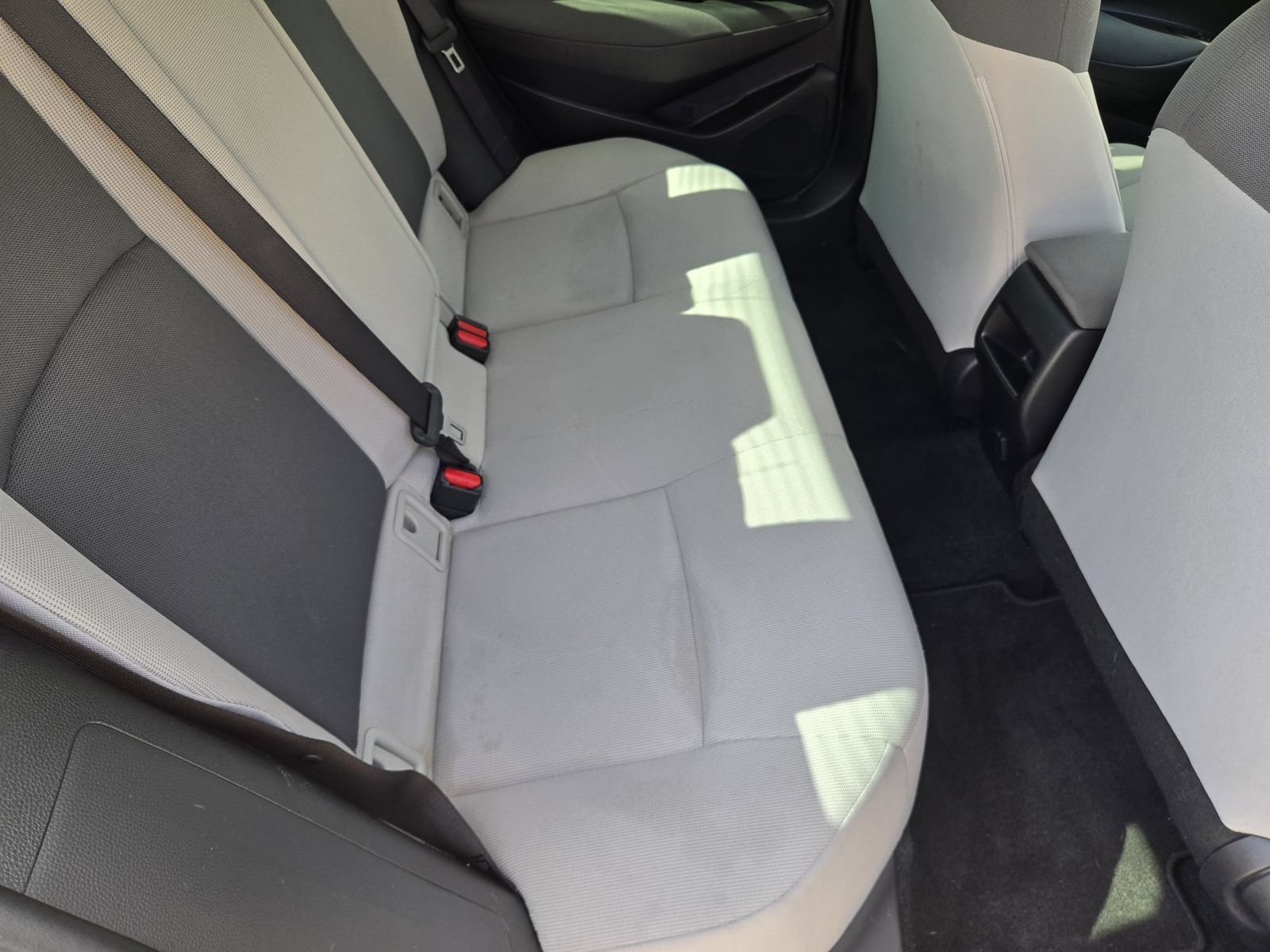Used 2022 Toyota Corolla LE FWD image 31