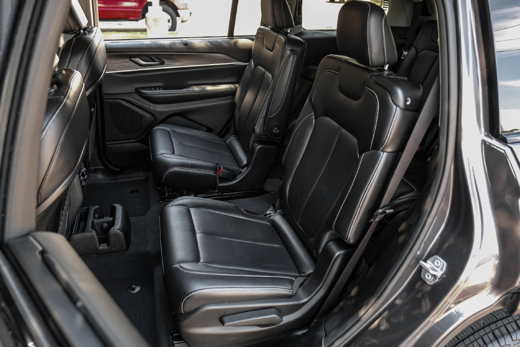 Used 2023 Jeep Grand Cherokee L Limited w/ Luxury Tech Group II AWD/4WD image 54