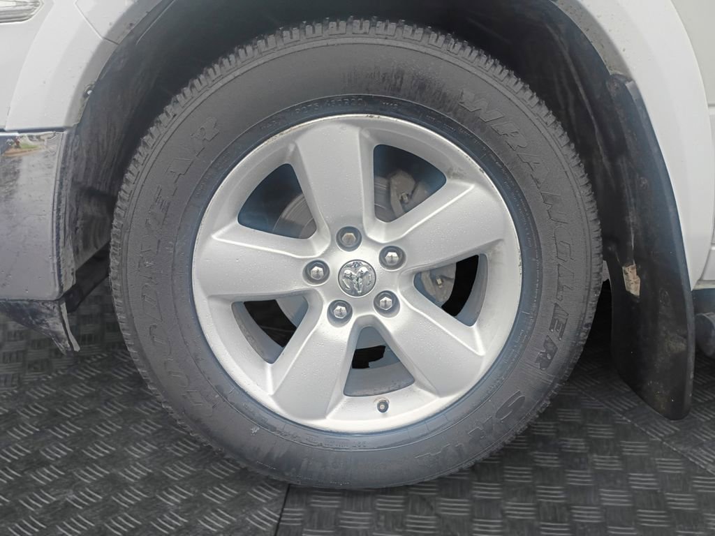 Used 2018 RAM 1500 SLT RWD image 23