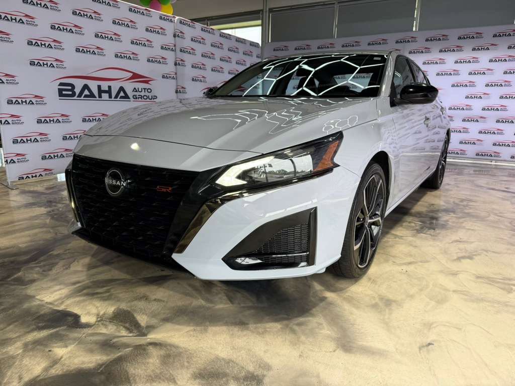 Used 2025 Nissan Altima 2.5 SR FWD image 2