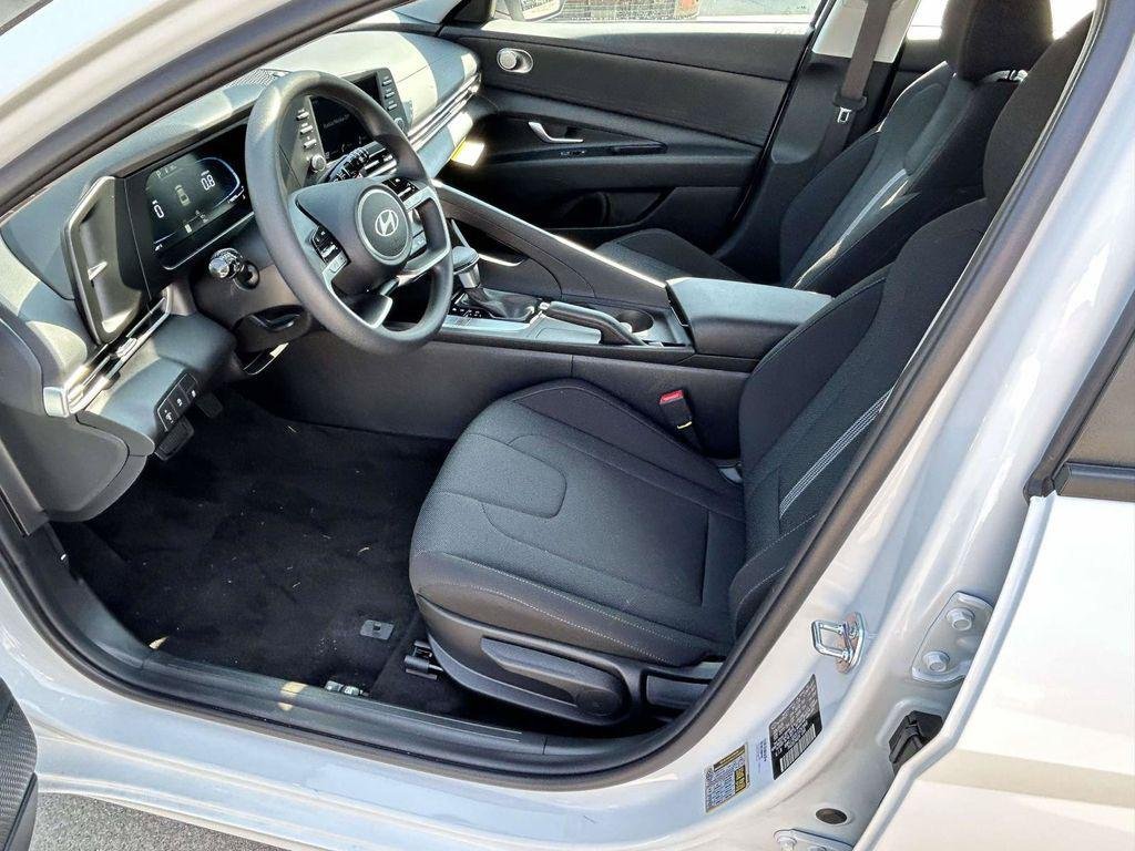 New 2026 Hyundai Elantra SE FWD image 38