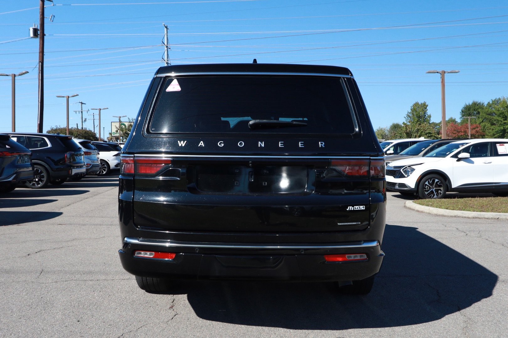 Used 2024 Jeep Wagoneer L Series II RWD image 4