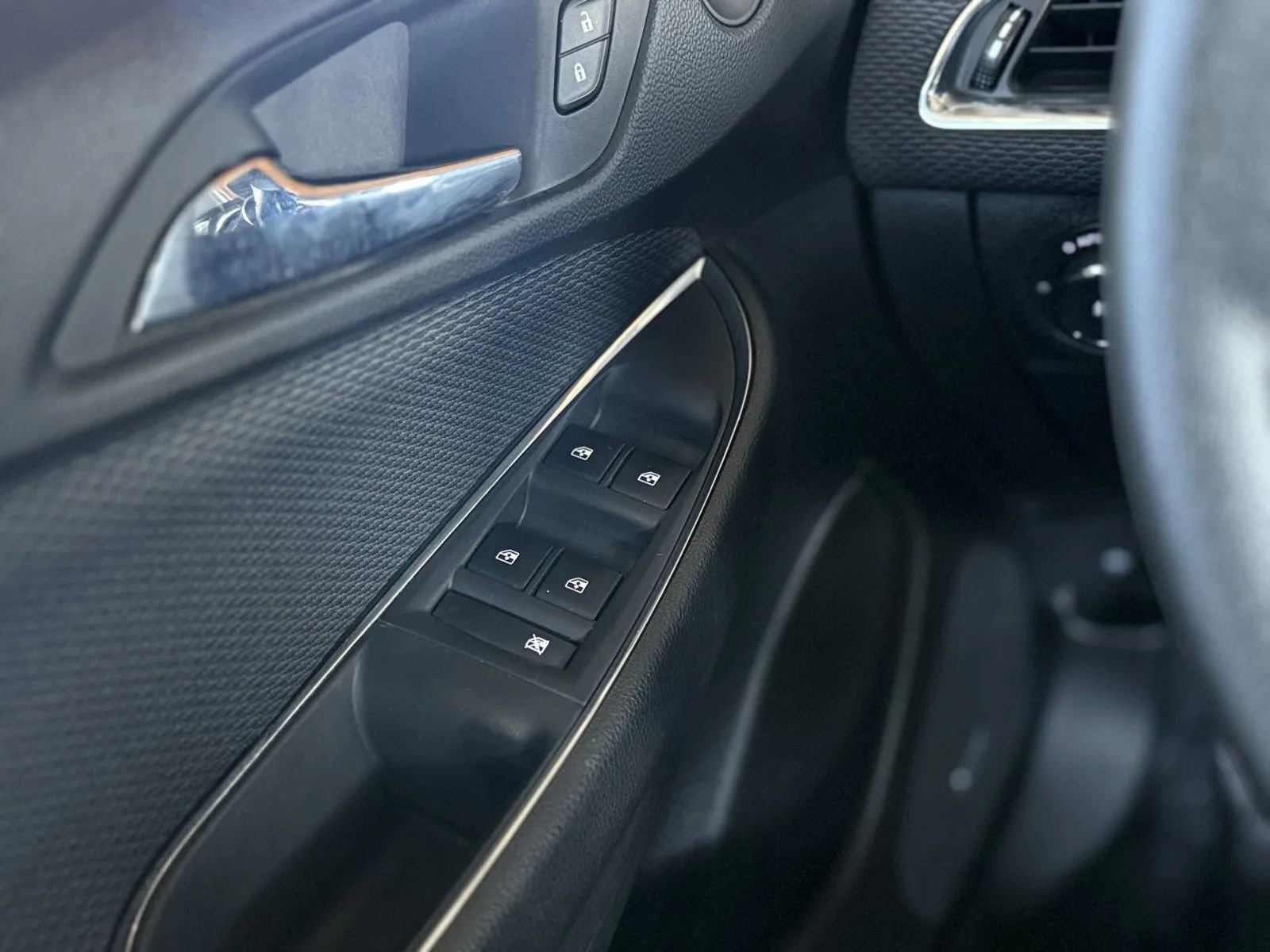 Used 2017 Chevrolet Cruze LT w/ Sun And Sound Package image 23