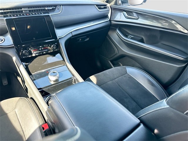 Used 2023 Jeep Grand Cherokee Altitude image 23