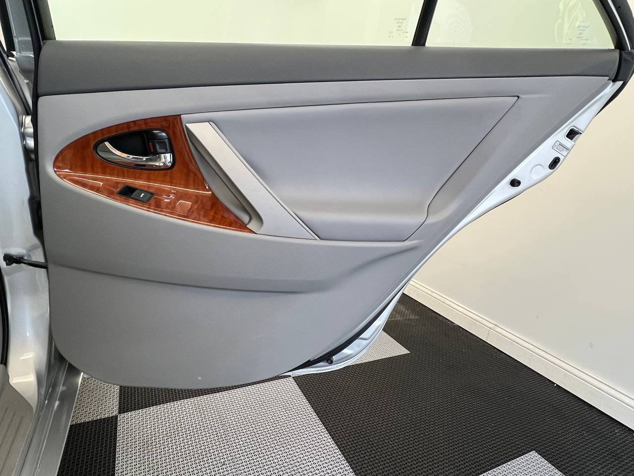 Used 2011 Toyota Camry XLE w/ XLE Extra-Value Pkg #2 image 13