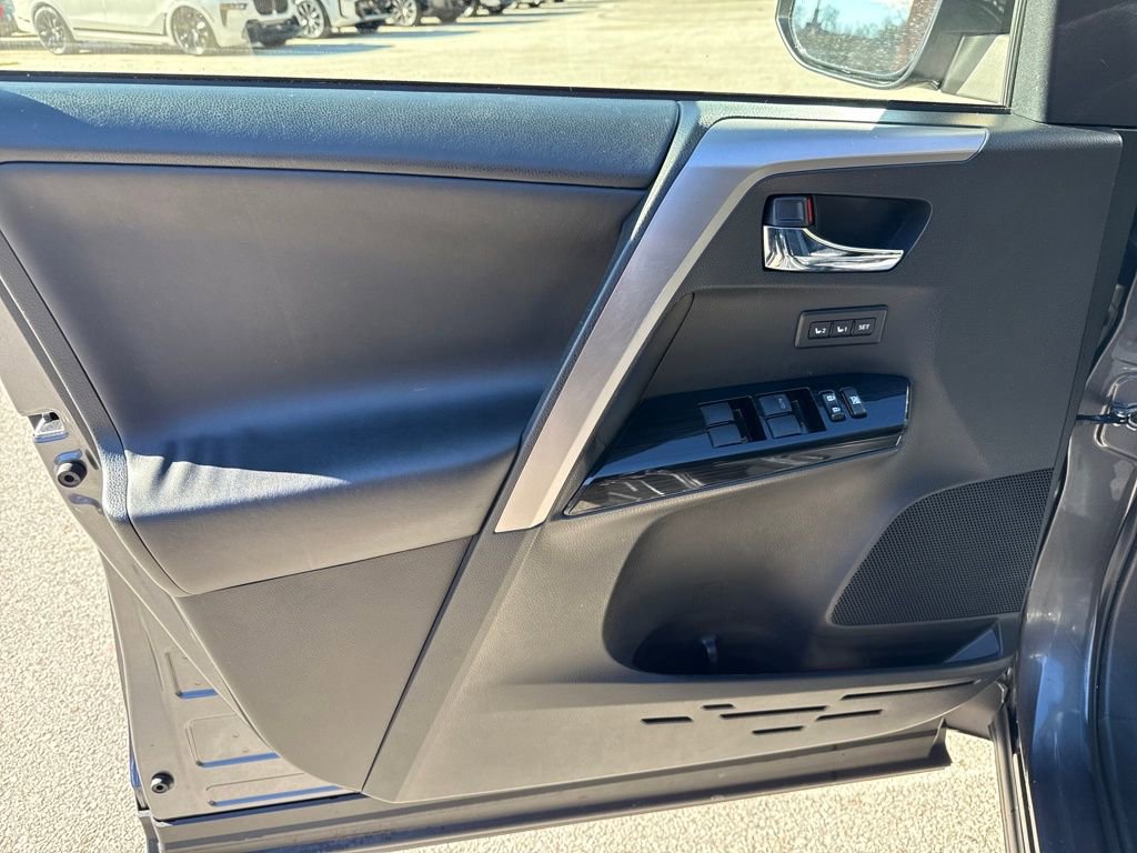 Used 2016 Toyota RAV4 Limited image 12