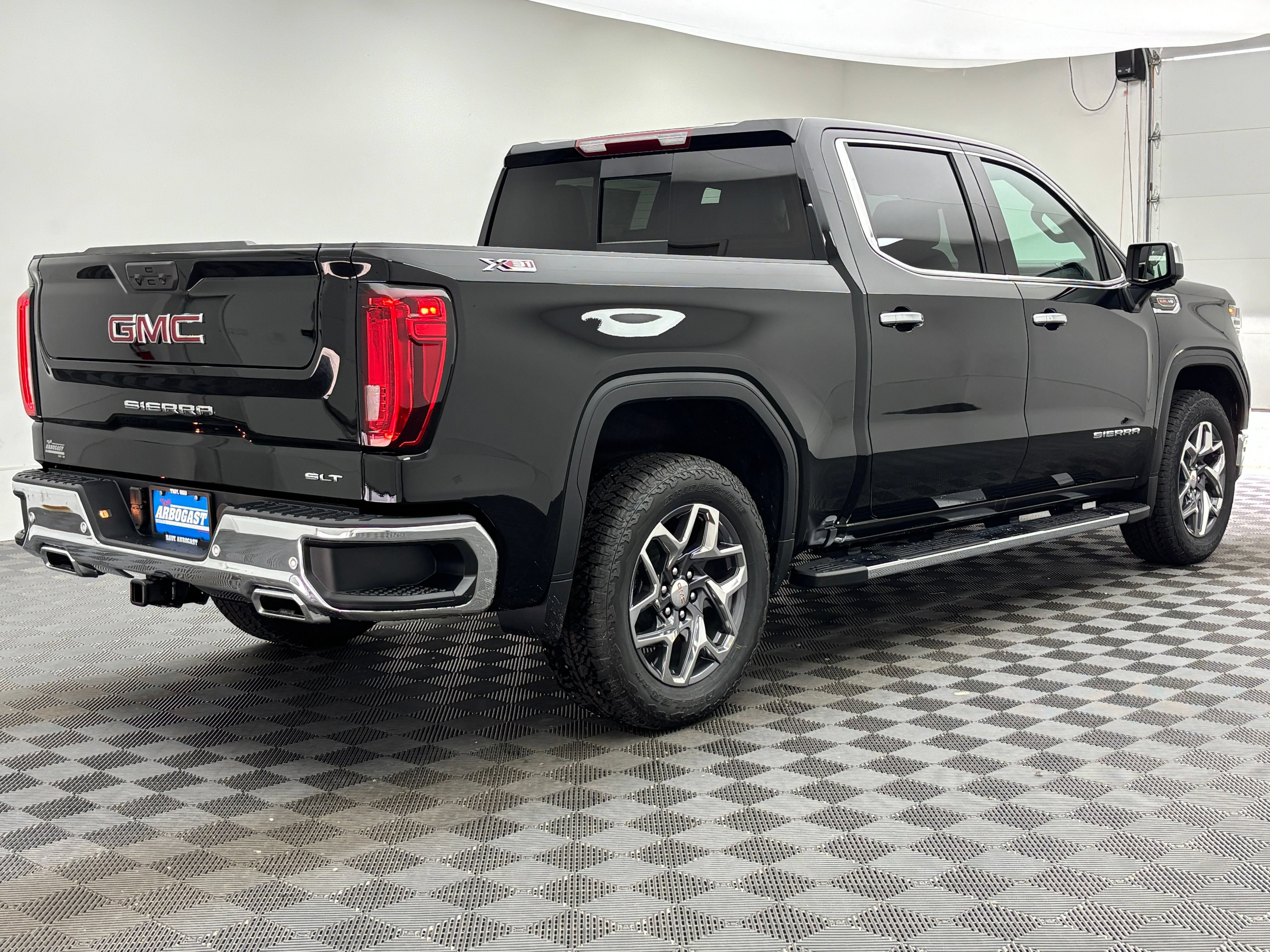 New 2026 GMC Sierra 1500 SLT w/ SLT Premium Package AWD/4WD image 9