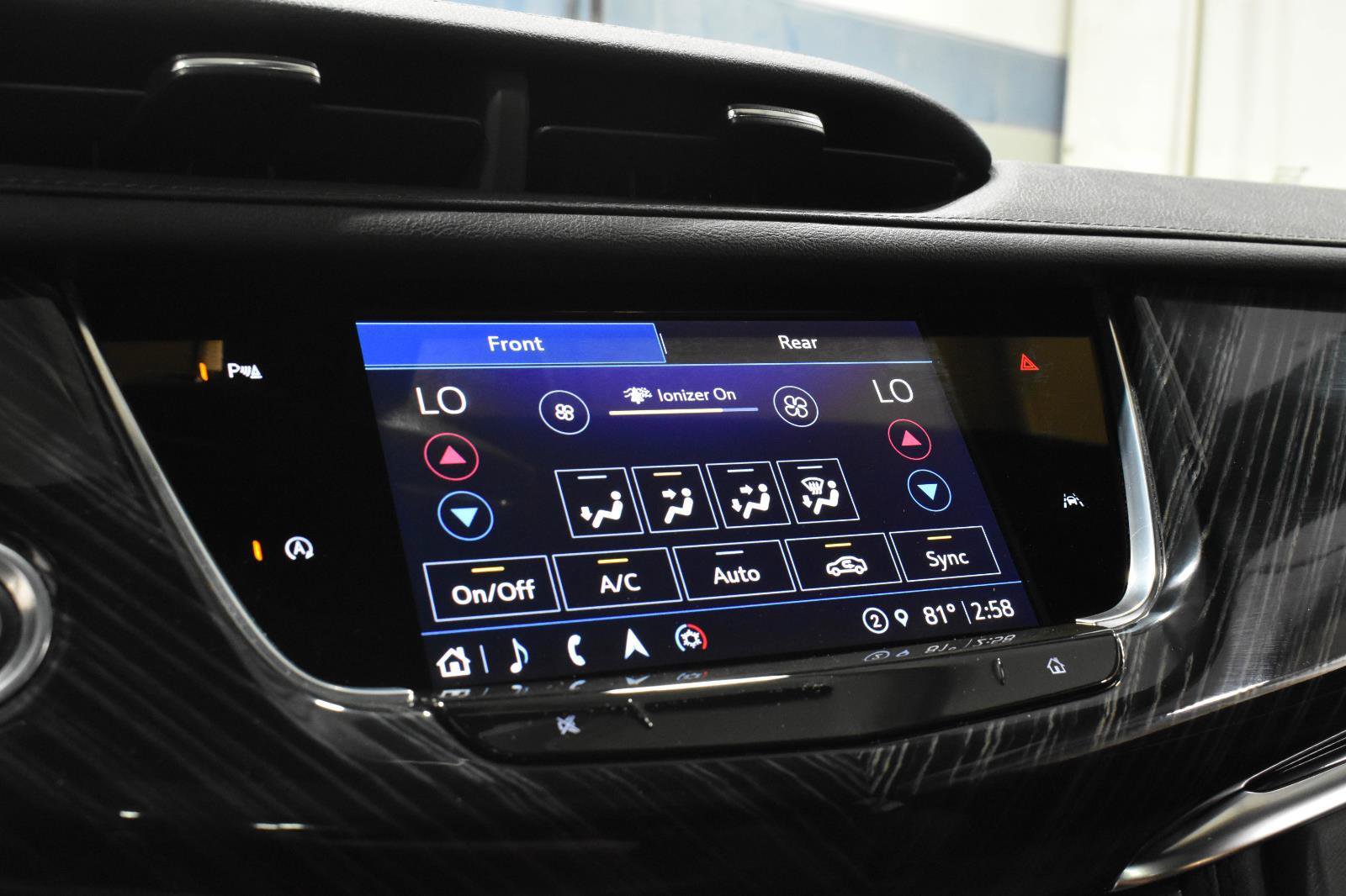 Certified 2024 Cadillac XT6 Premium Luxury FWD image 16