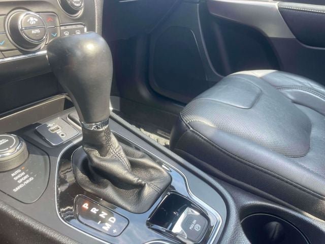 Used 2019 Jeep Cherokee Limited AWD/4WD image 33