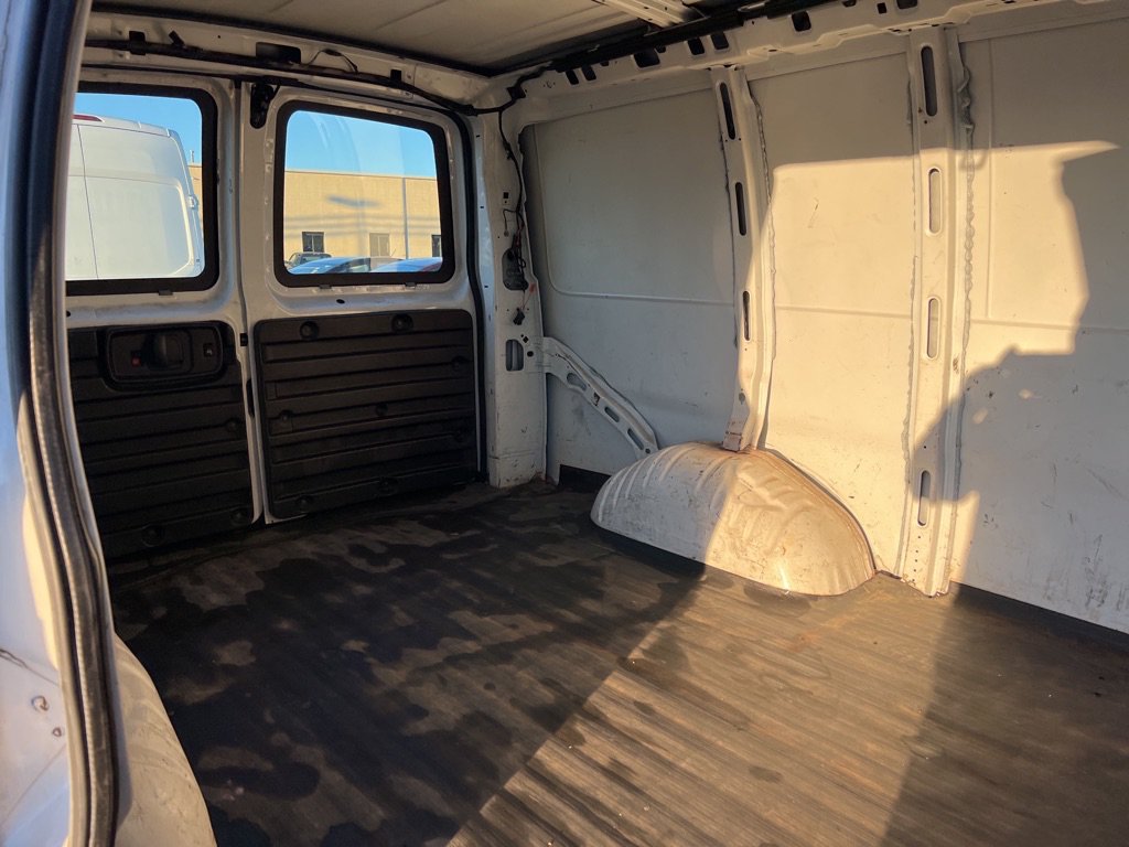Used 2015 Chevrolet Express 2500 RWD image 17