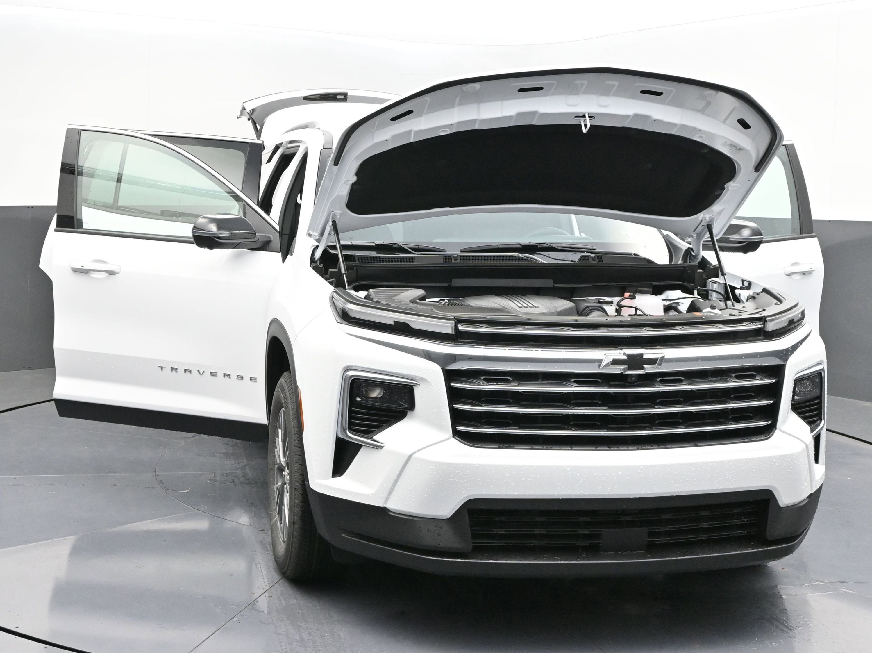 New 2026 Chevrolet Traverse LT FWD image 2