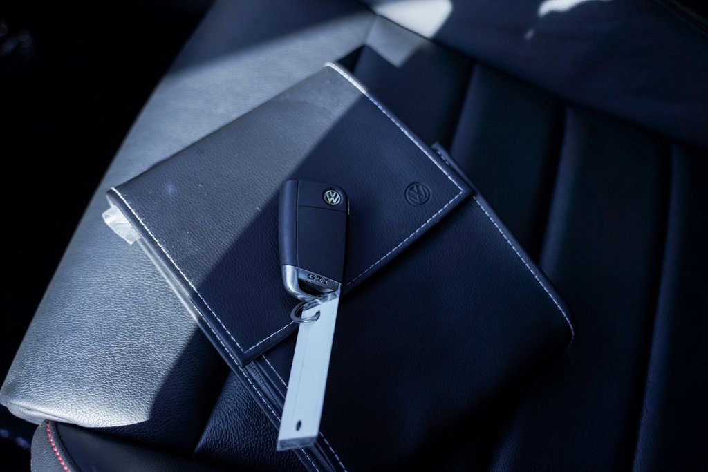 Used 2020 Volkswagen GTI SE image 24