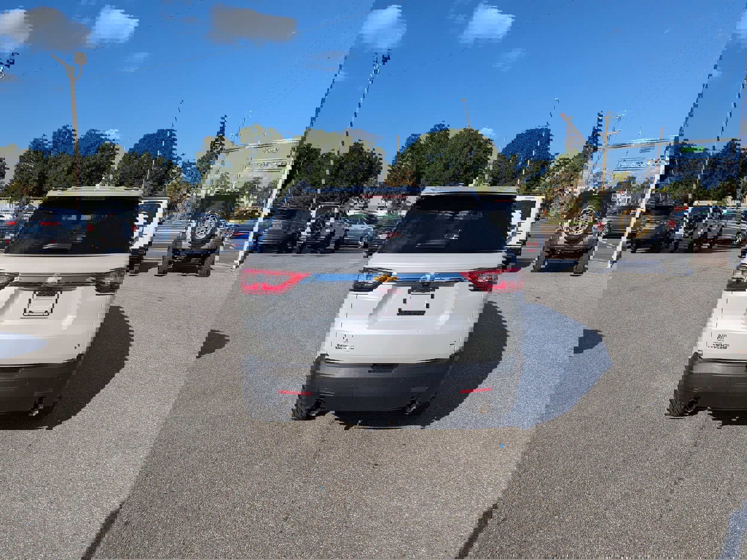 Used 2020 Chevrolet Traverse LT w/ LT Premium Package image 4