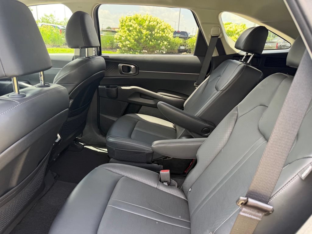 Used 2025 Kia Sorento EX FWD image 6
