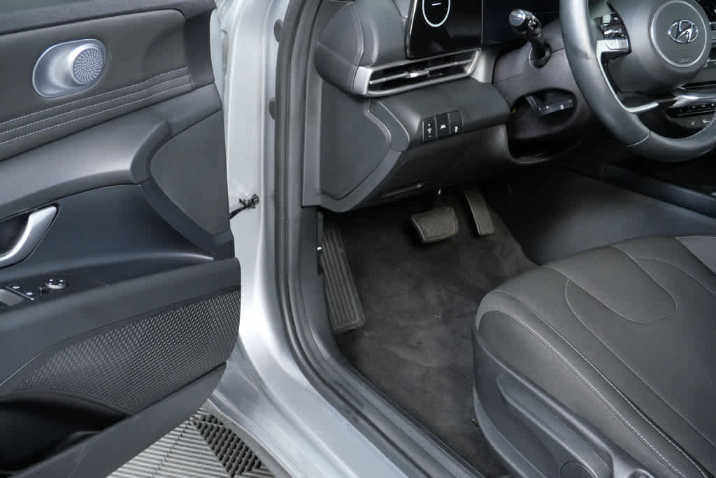 Certified 2023 Hyundai Elantra SEL w/ Convenience Package image 7