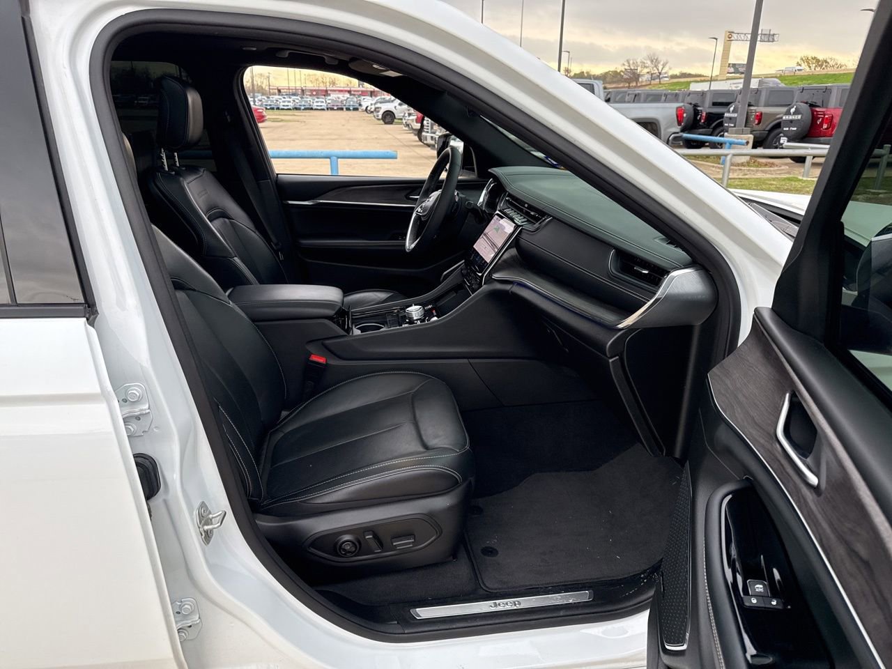 Used 2024 Jeep Grand Cherokee L Overland w/ Rear Seat Video Group I image 14