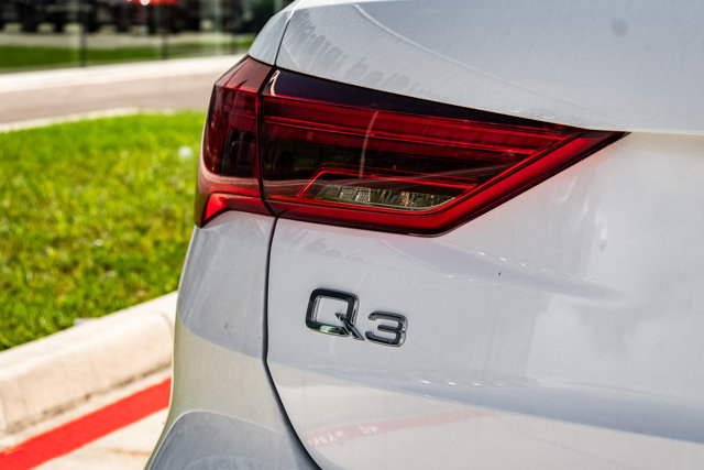 Used 2025 Audi Q3 2.0T Premium w/ Convenience Package image 6