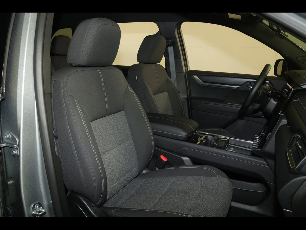 Used 2025 GMC Acadia Elevation image 31