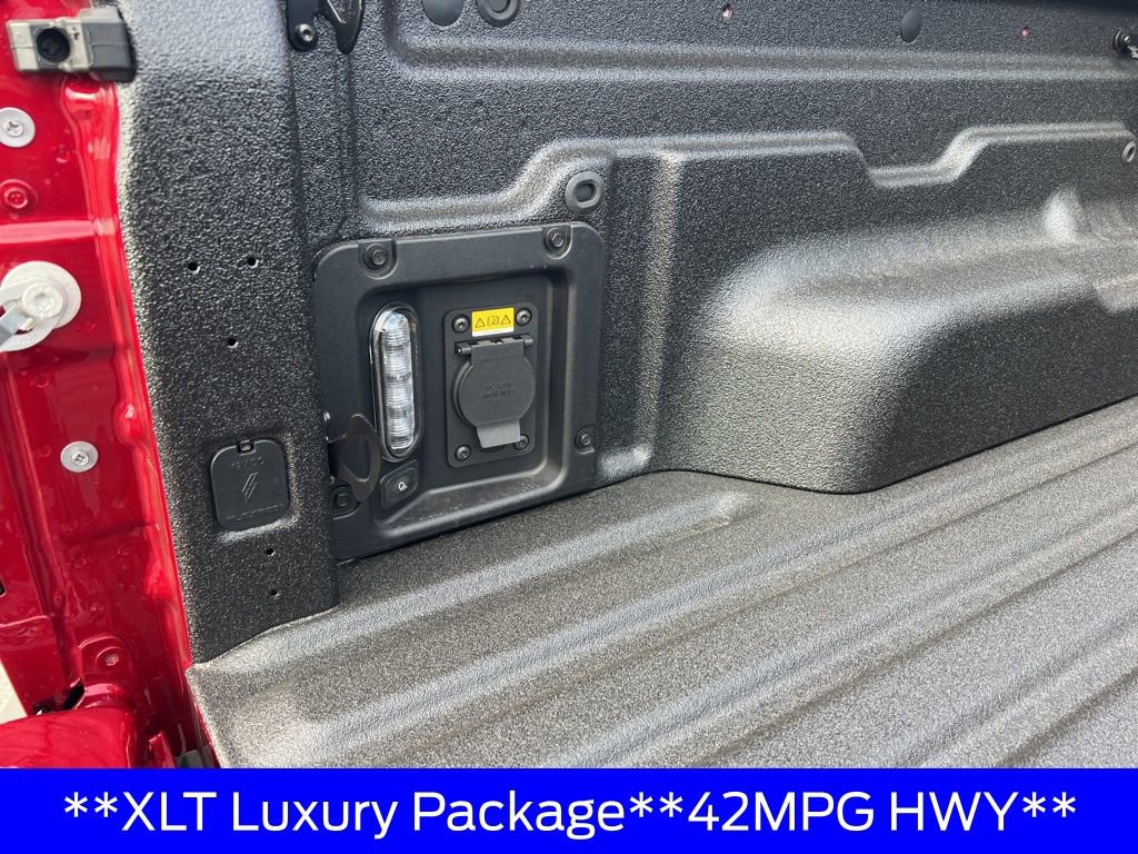 New 2025 Ford Maverick XLT w/ XLT Luxury Package image 32