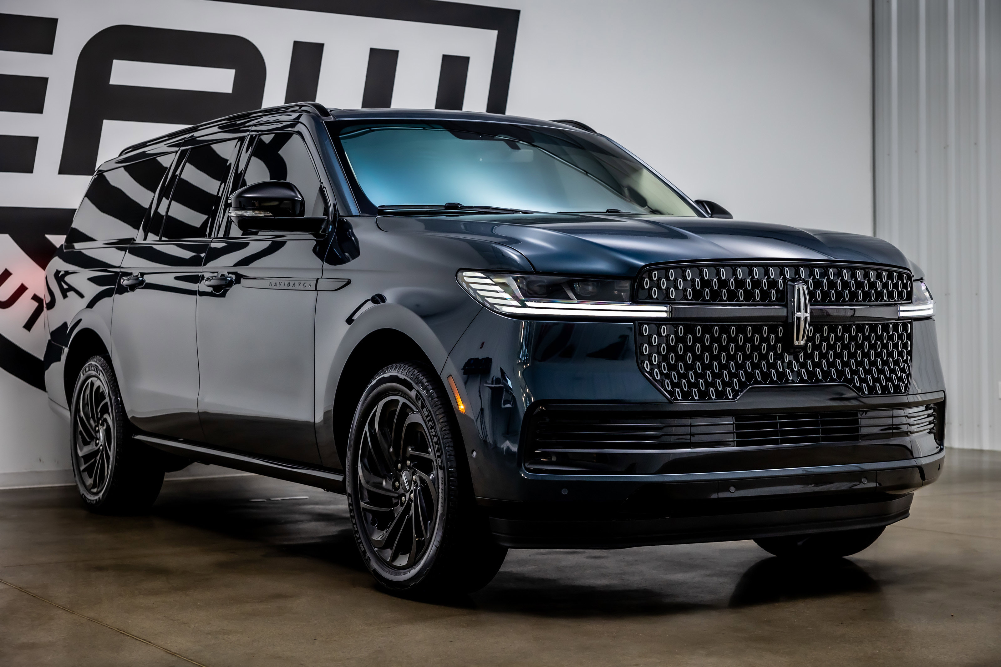 Used 2025 Lincoln Navigator L Reserve image 28