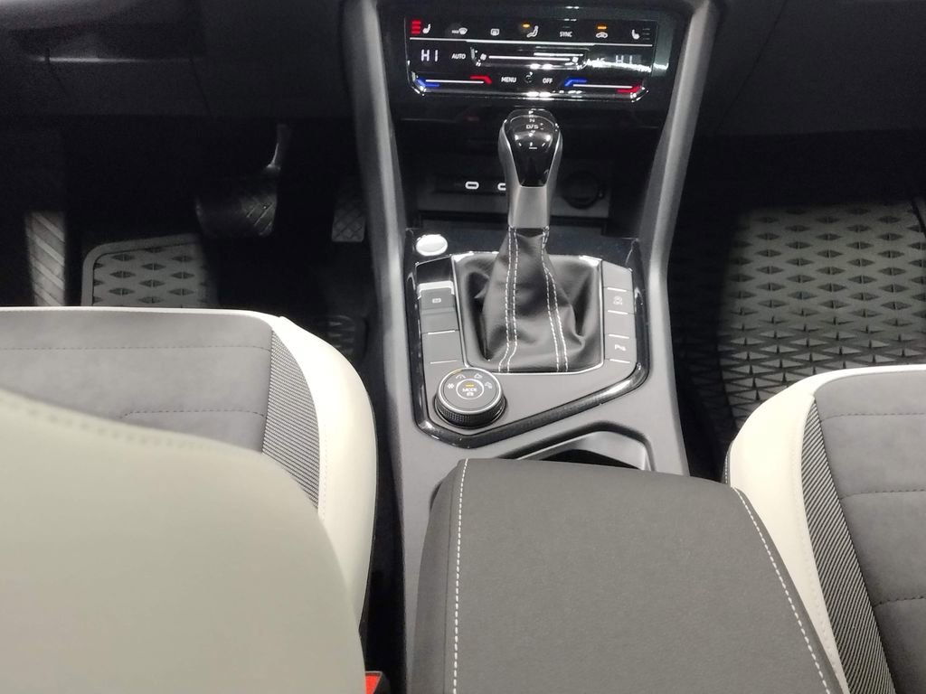 Used 2025 Volkswagen Taos SE image 36