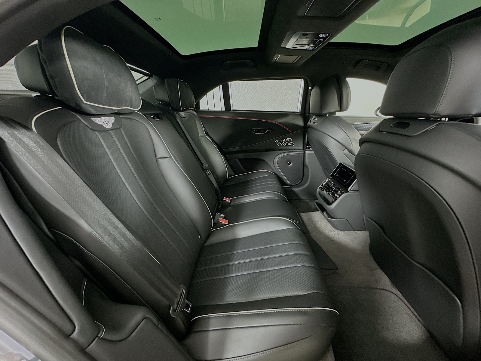 New 2026 Bentley Flying Spur V8 AWD/4WD image 46
