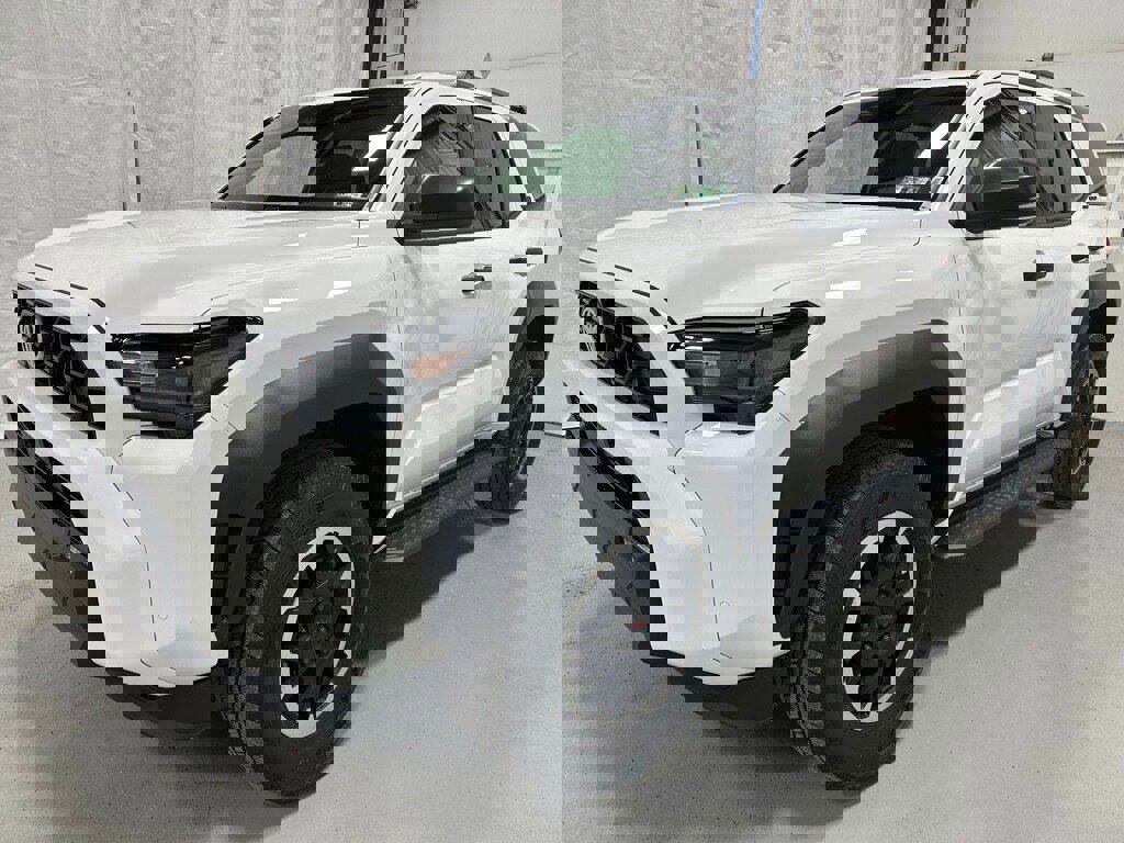 Used 2025 Toyota 4Runner TRD Off-Road image 3