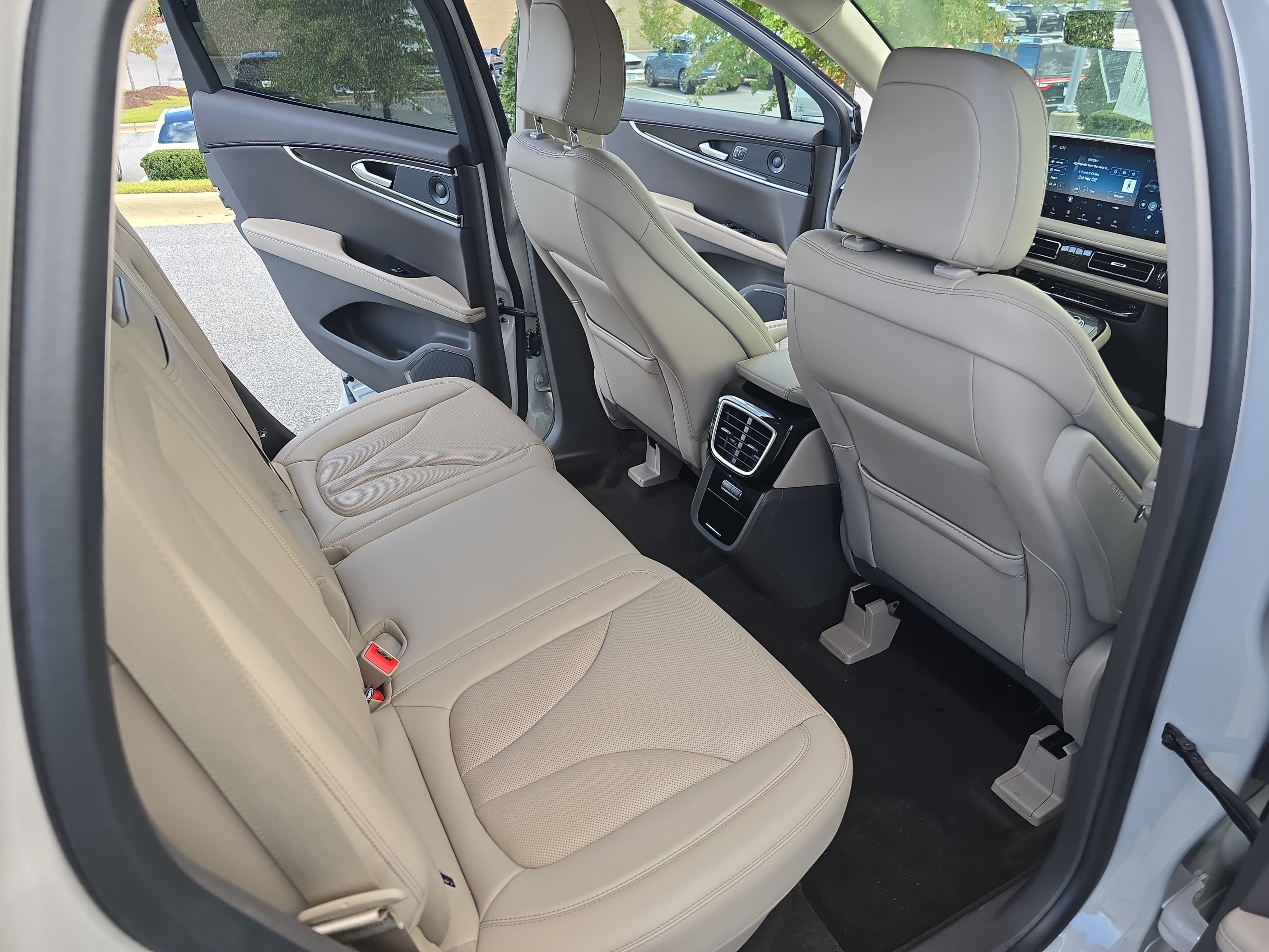 Used 2023 Lincoln Nautilus Reserve w/ Equipment Group 201A AWD/4WD image 11