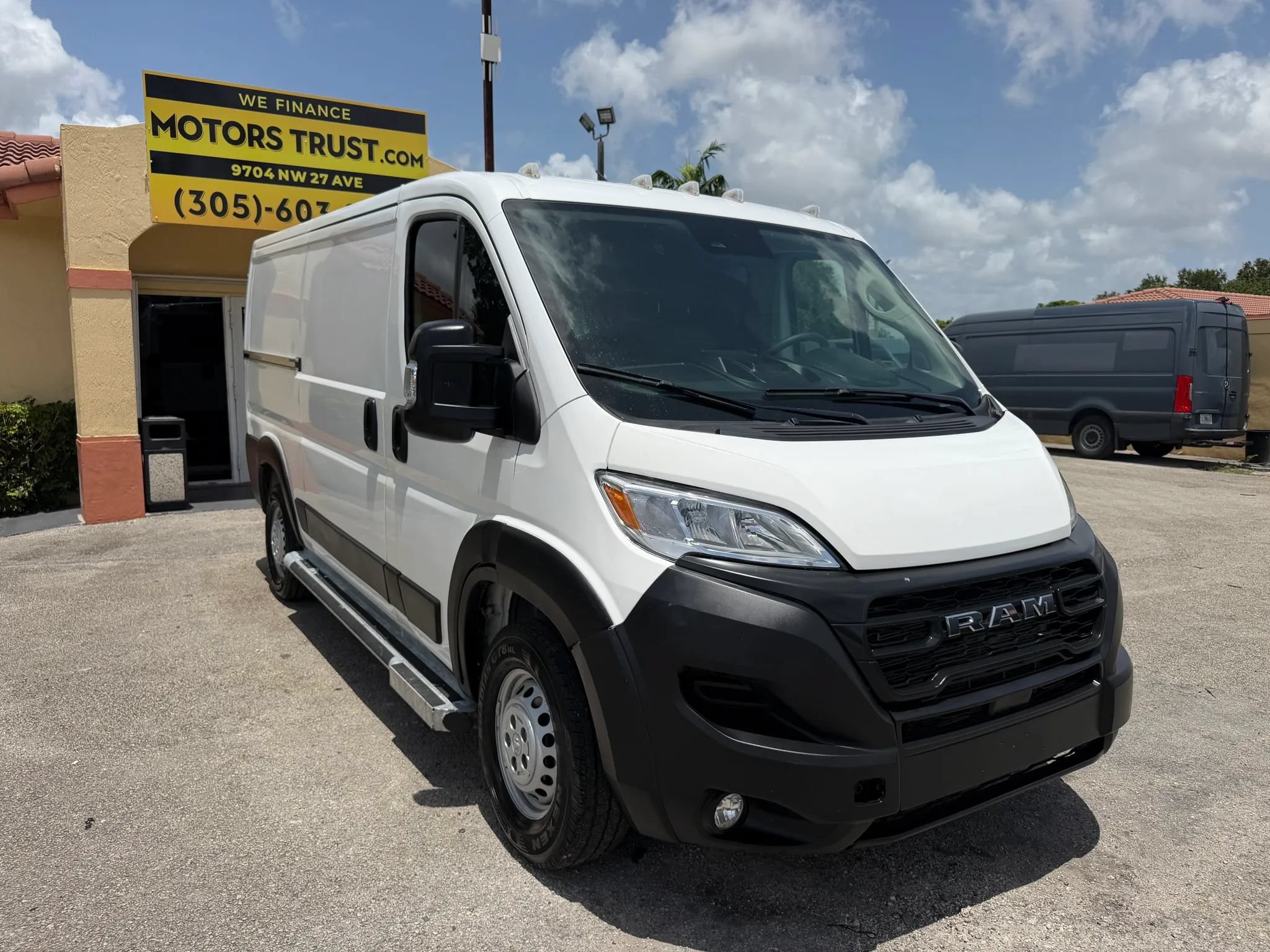 Used 2025 RAM ProMaster 2500 w/ U-Haul Equipment Group FWD image 10