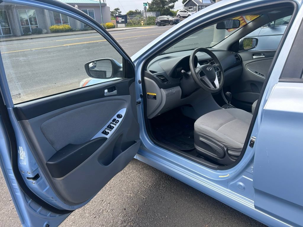 Used 2014 Hyundai Accent GS FWD image 11