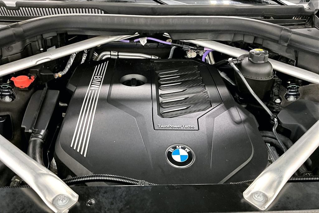 Used 2022 BMW X7 xDrive40i w/ M Sport Package AWD/4WD image 9